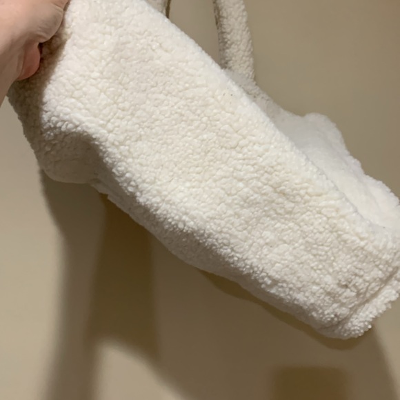 Fuzzy Sherpa bag - Picture 6 of 11